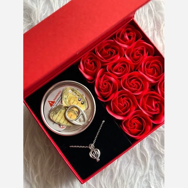 مروارید عشق در باکس گل دار